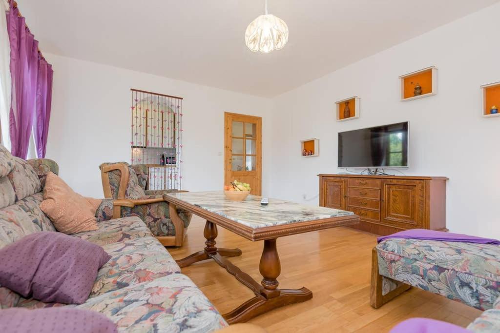 Bergmann Apartment Burgkirchen an der Alz Екстериор снимка