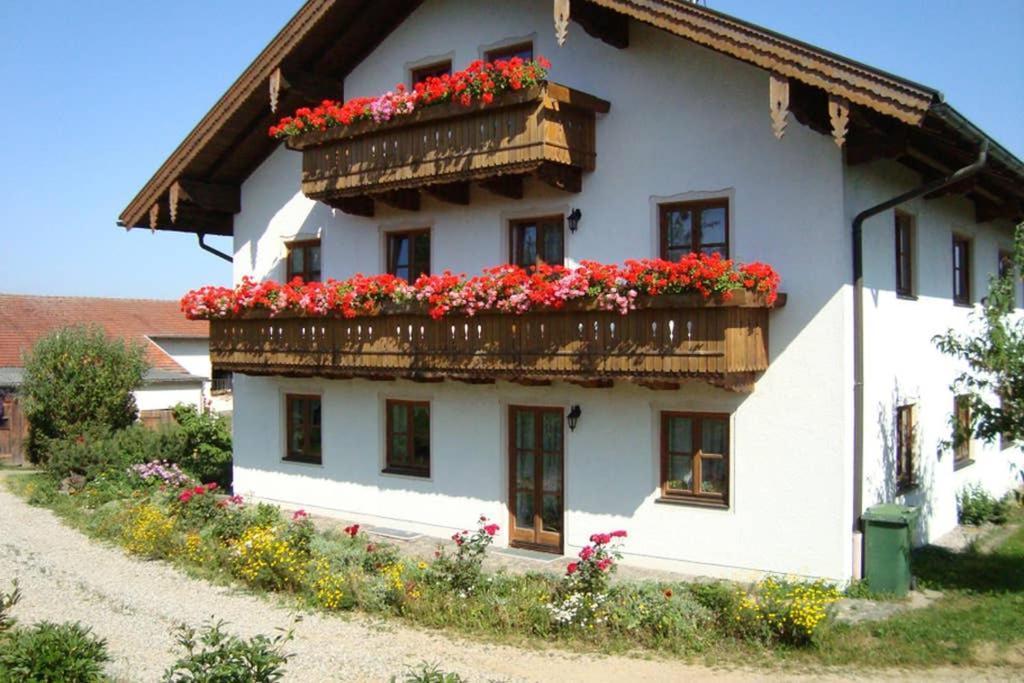 Bergmann Apartment Burgkirchen an der Alz Екстериор снимка